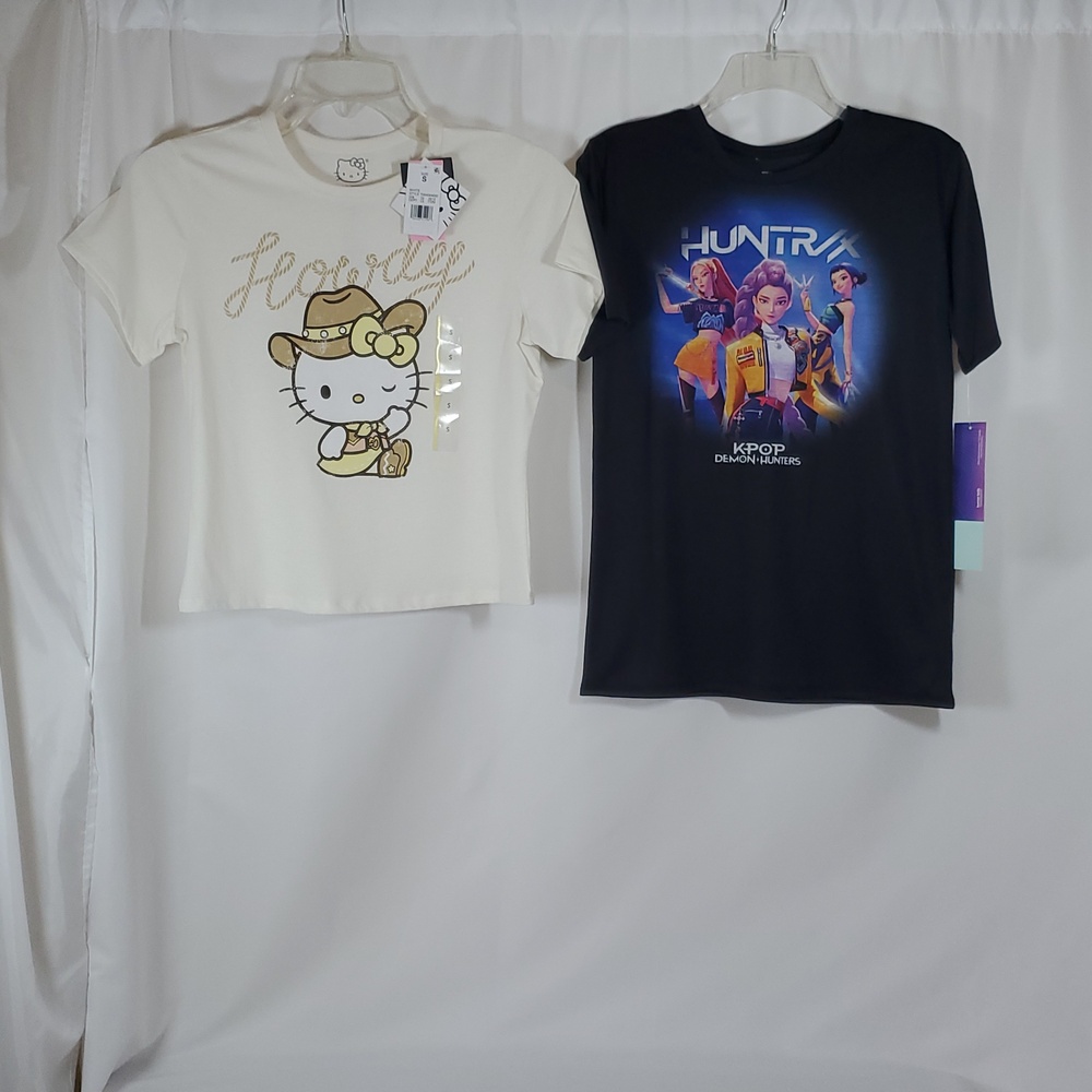 Bundle Of 2 Short Sleeve Grapic T-shirts ~ Hello Kitty, K POP